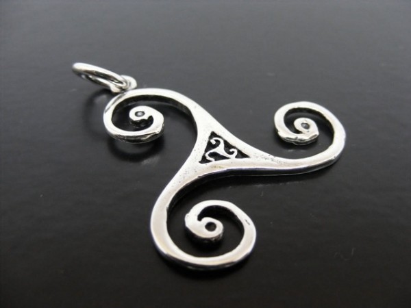 Anhänger " Triskele " 32 mm
