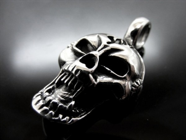 Anhänger "Totenkopf"