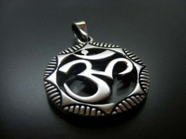 Anhänger "OM"