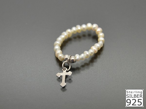 Perlenring mit Silberanhänger "Cross"