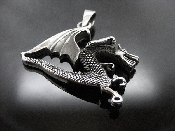 Anhänger Drache