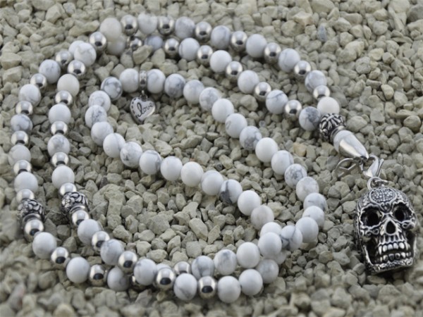 Howlithkette mit Edelstahl Skull