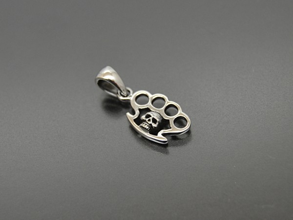 Anhänger "Schlagring mit Totenkopf"