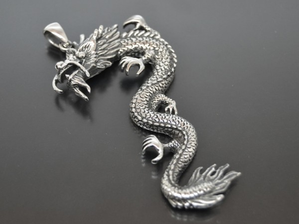 Anhänger Drache