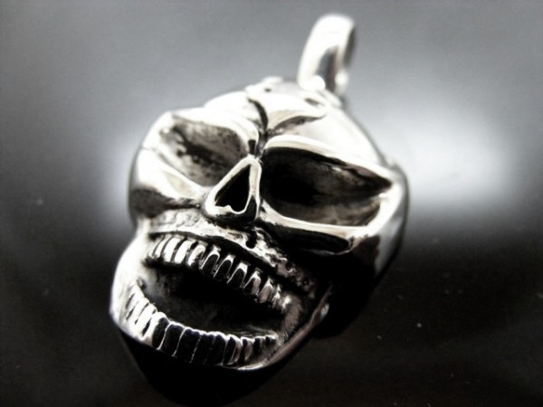 Anhänger "Totenkopf"